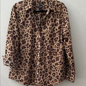 Gap Animal Print 
Woman’s Casual Shirt
Long sleeves, button up
Sz XL
100% cotton